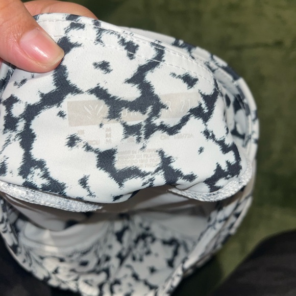 EUC Forever 21 Marbled Crossover V waist biker shorts - Picture 5 of 7